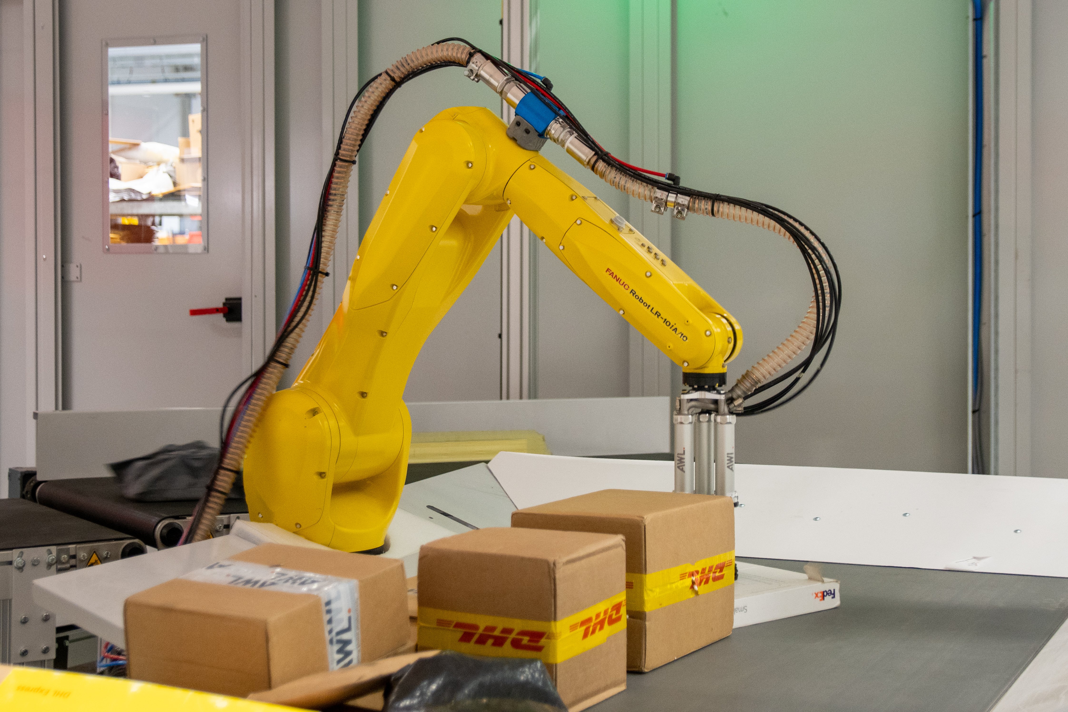 solution_robotic pick & place_sorter induction_demo awl_image_01