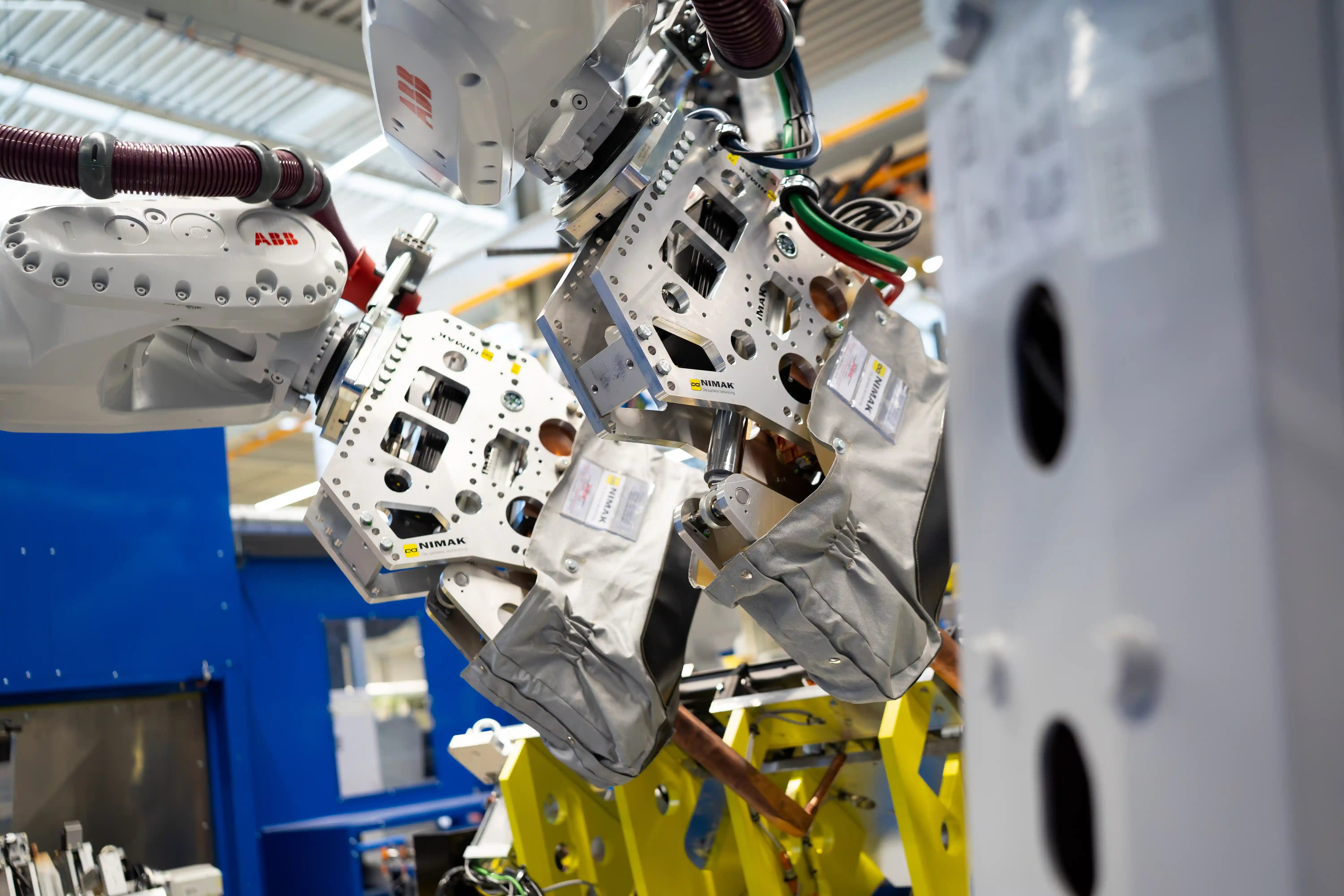 solutions_automated manufacturing lines_welding and handling of thin metal products (6)