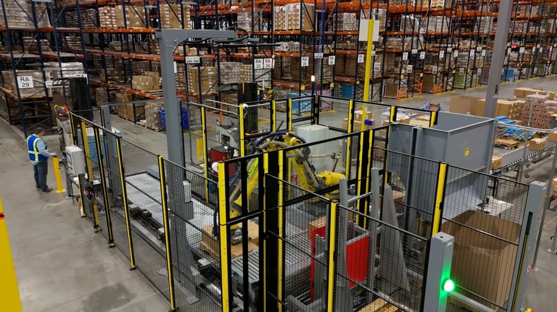 customer experiences_random mixed depalletizing at gnc_image_01